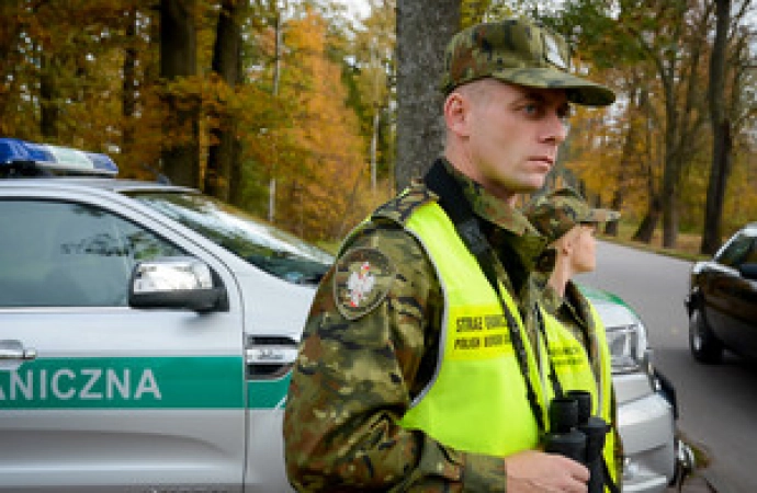 {Funkcjonariusze z Placówki Straży Granicznej w Sępopolu zatrzymali do kontroli drogowej opla. Okazało się, że kierująca autem posiada sądowy zakaz prowadzenia pojazdów.}