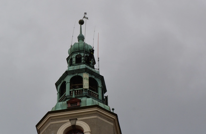 W poniedziałek mają ruszyć prace związane z montażem iglicy na wieży olsztyńskiego ratusza.