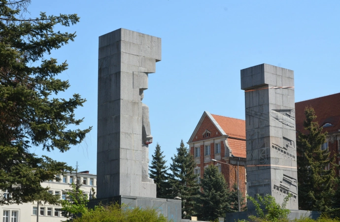 Prezydent Olsztyna odwołał się od decyzji nakazującej rozbiórkę pomnika dłuta Xawerego Dunikowskiego.