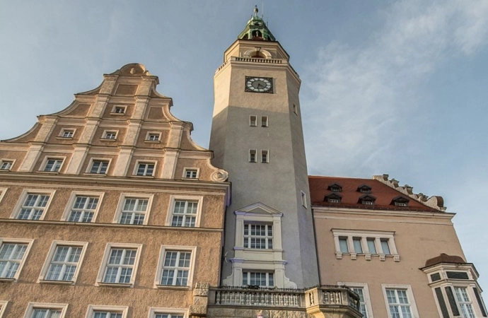 Olsztyński ratusz dołącza do Empire State Building, Bramy Brandenburskiej, czy Pałacu Kultury w Warszawie.