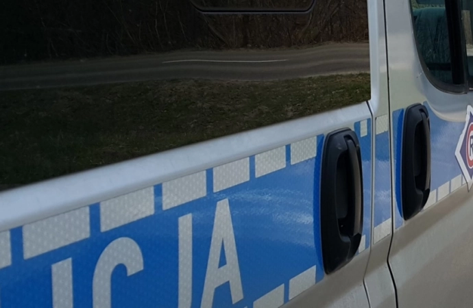 W Ełku pijany kierowca potrącił 11-latkę, a następnie uciekł nie udzielając jej pomocy.