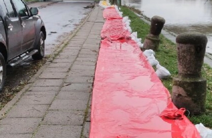 {W Elblągu ktoś pociął rękawy, mające chronić mieszkańców przed podtopieniami.}