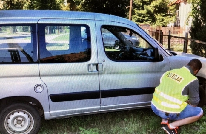 Źle zaparkowany samochód stoczył się na rowerzystkę